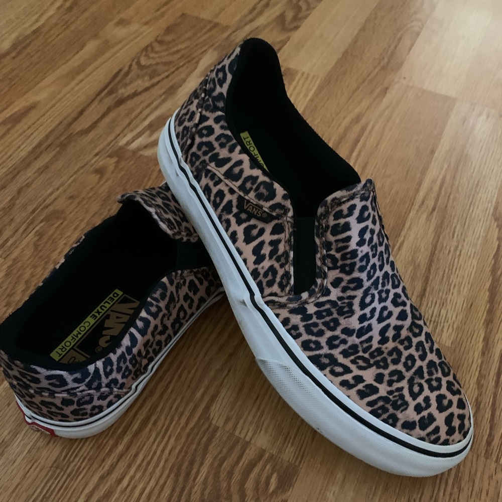 Cheetah print size 9 Vans with deluxe comfort sole.